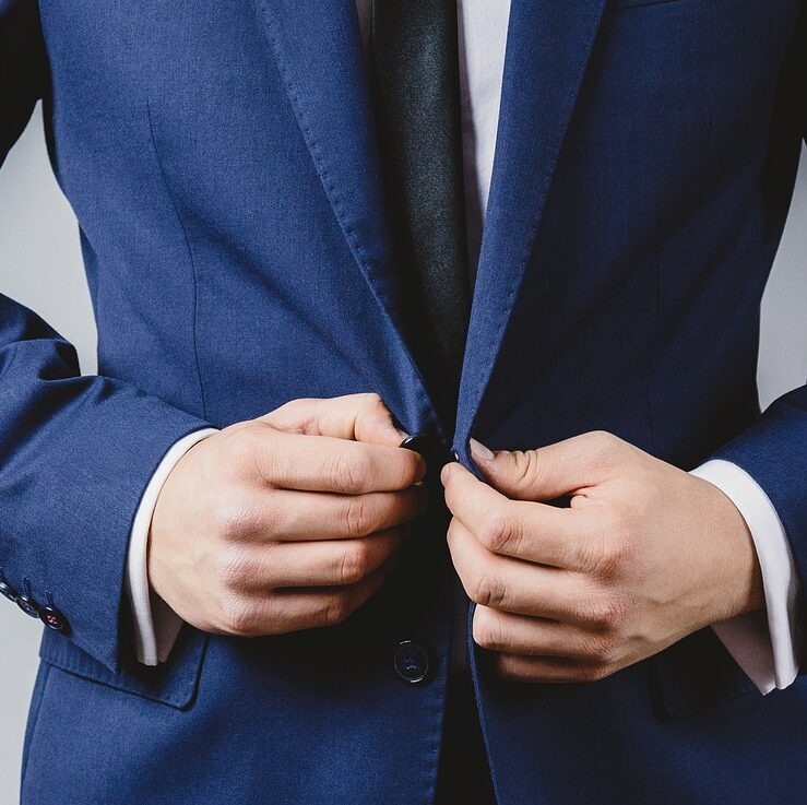 cropped-cropped-businessman-4914044_1280.jpg